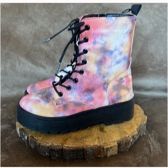 Yoki Shoes - Yoki Platform Combat Boots Tie Dye w/Black Soles, Laces & Zippers~Sz 7